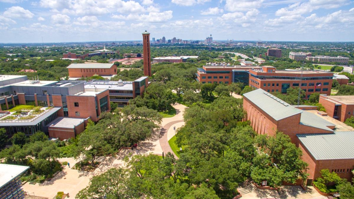 an aerial drone photo shows 赌博娱乐平台网址大全's campus looking south, 与 downtown 圣安东尼奥 in the skyline